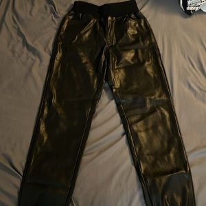 ☺️ KENDALL + KYLIE Black Leather pants in XS